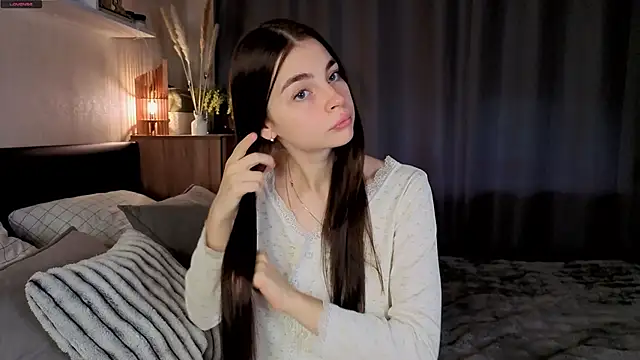 MaryJacksoon online show from November 14, 2025, 7:56 am