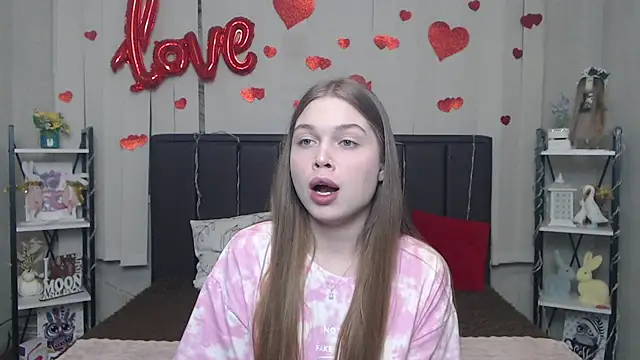 LaraPika online show from April 22, 2026, 5:03 am