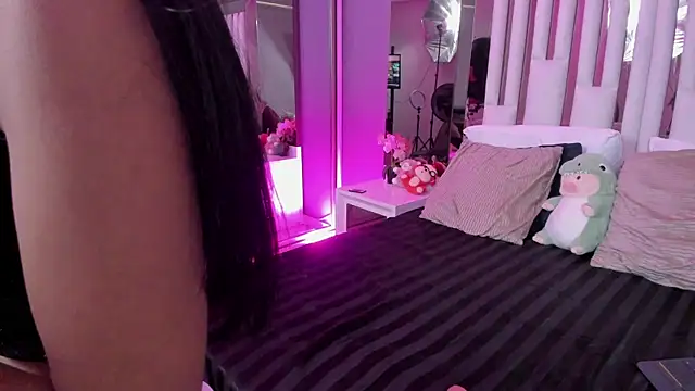 Kitty Eliffe online show from March 12, 2025, 7:36 pm