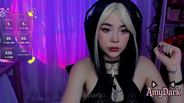 Snapshot of _AmyDark chatting on October 15, 2025, 10:18 pm AmyDark online show from October 15, 2025, 10:18 pm