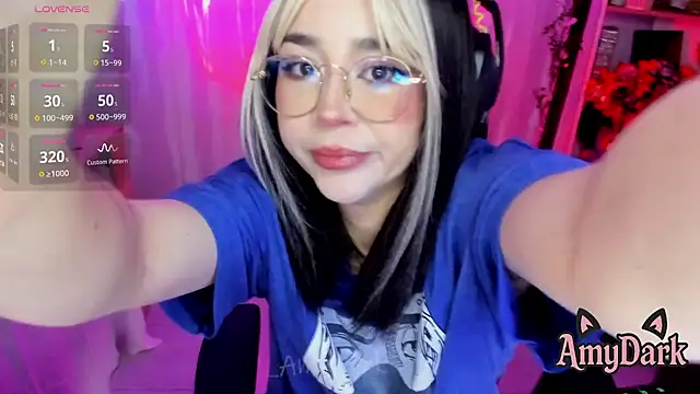 Snapshot of _AmyDark chatting on November 3, 2025, 5:49 pm AmyDark online show from November 3, 2025, 5:49 pm