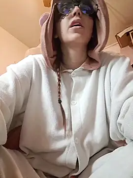 PearMaki online show from October 10, 2025, 3:13 pm