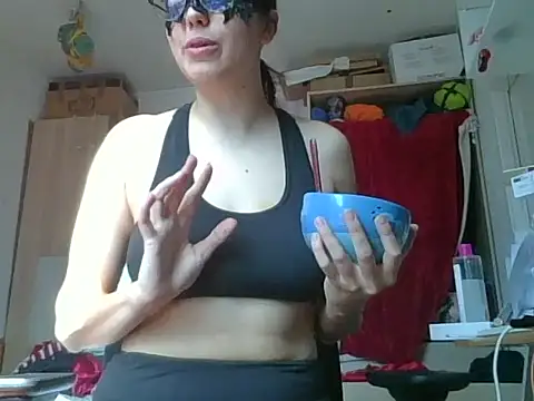 PearMaki online show from March 22, 2025, 10:49 am