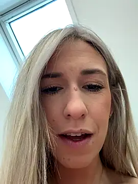 Snapshot of lola_tentatiion chatting on December 20, 2025, 7:55 am lola tentatiion online show from December 20, 2025, 7:55 am