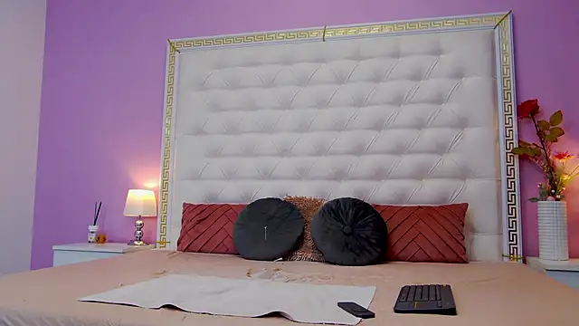 Lenna Paul online show from September 25, 2025, 3:56 am