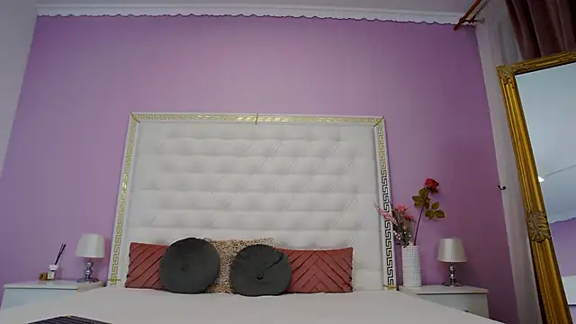 Lenna Paul online show from November 20, 2025, 4:46 am