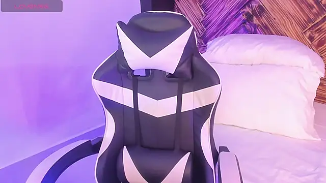 Snapshot of emma_collson chatting on November 15, 2025, 8:35 pm emma collson online show from November 15, 2025, 8:35 pm