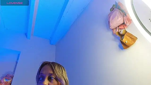 Snapshot of emma_collson chatting on December 3, 2025, 8:52 pm emma collson online show from December 3, 2025, 8:52 pm