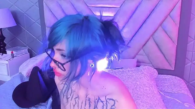 Snapshot of DogirlyWoof chatting on January 6, 2025, 12:35 pm DogirlyWoof online show from January 6, 2025, 12:35 pm