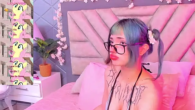 Snapshot of DogirlyWoof chatting on February 14, 2025, 9:03 am DogirlyWoof online show from February 14, 2025, 9:03 am