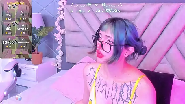 Snapshot of DogirlyWoof chatting on February 12, 2025, 8:06 am DogirlyWoof online show from February 12, 2025, 8:06 am