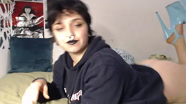 kinkyspirali online show from December 16, 2025, 7:29 pm