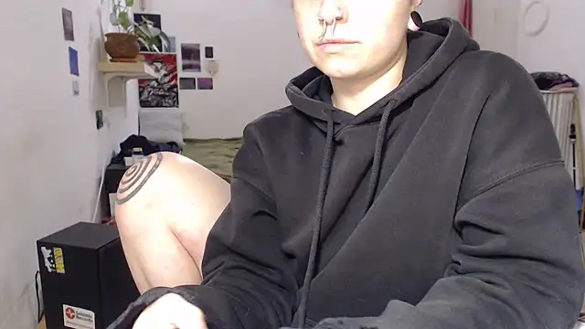 kinkyspirali online show from March 16, 2025, 9:37 pm