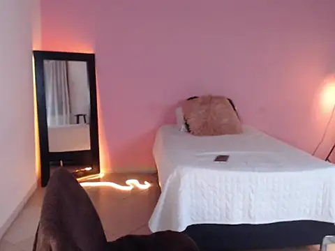 selene gils online show from April 22, 2026, 4:19 am