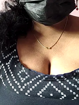 mallu-sumi online show from November 28, 2025, 4:12 am