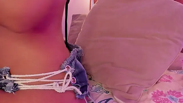 kristakinnky online show from October 15, 2025, 1:41 pm