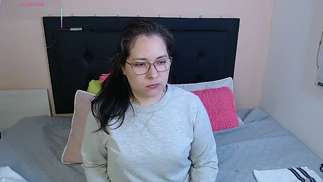 May Carlier online show from September 16, 2025, 12:11 am