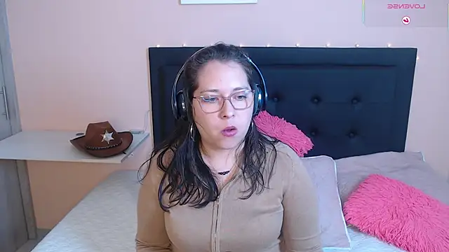 May Carlier online show from October 4, 2025, 1:40 am