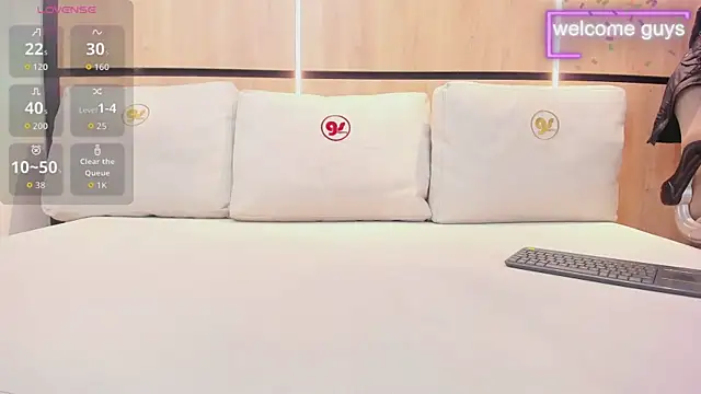 adela chase online show from October 7, 2025, 2:56 am