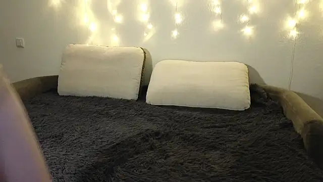 Snapshot of Tutti_Frutt1s chatting on January 25, 2025, 8:10 am Tutti Frutt1s online show from January 25, 2025, 8:10 am