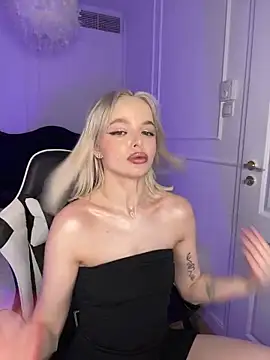 horny blondiee online show from March 21, 2025, 5:02 pm