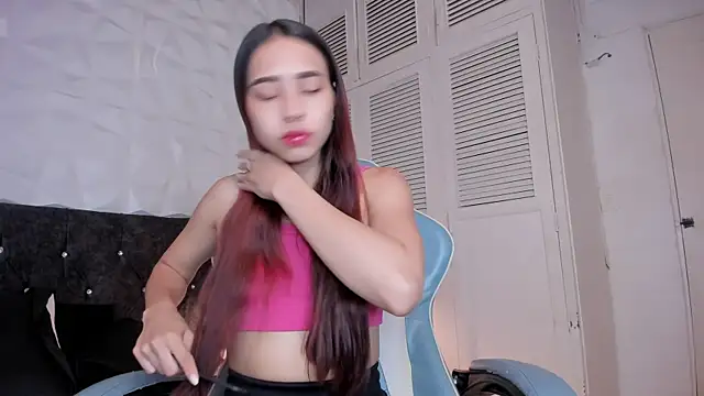 Snapshot of Emma_dl2 chatting on March 12, 2025, 5:07 pm Emma dl2 online show from March 12, 2025, 5:07 pm