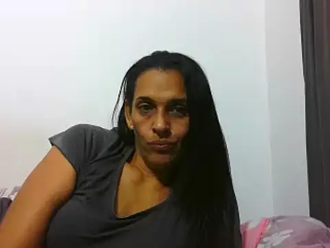 latinbrunettet online show from March 5, 2025, 2:01 pm