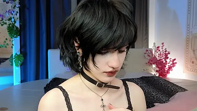 dark vamp  online show from March 1, 2025, 6:32 pm