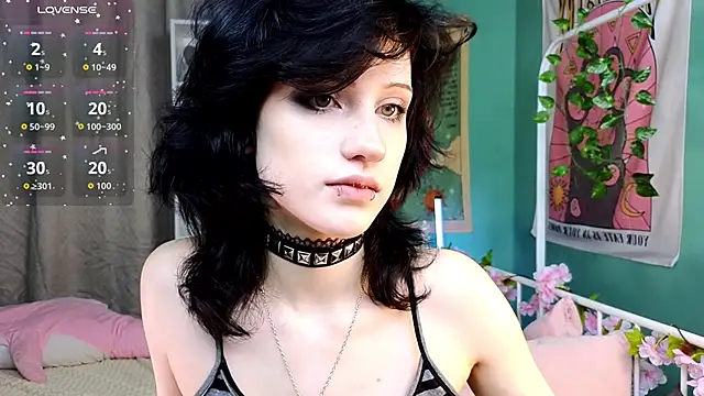 dark vamp  online show from October 14, 2025, 5:13 pm