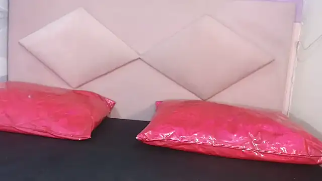 Lucy White   online show from March 17, 2025, 12:10 am