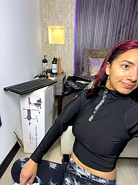 dolcebella online show from September 13, 2025, 3:34 pm