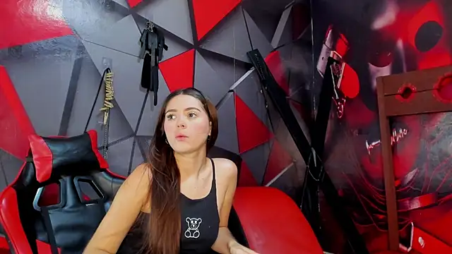 Hana and Zeta online show from November 4, 2025, 12:20 pm