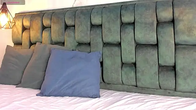 angelswets online show from September 22, 2025, 2:34 pm