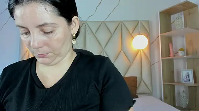 angelswets online show from December 20, 2025, 1:03 pm