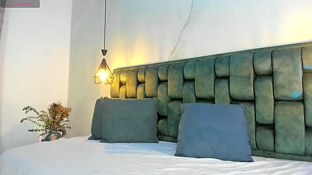 angelswets online show from September 26, 2025, 2:24 pm