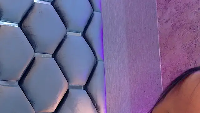 Snapshot of VanessaGlenn chatting on July 6, 2026, 12:23 pm VanessaGlenn online show from July 6, 2026, 12:23 pm