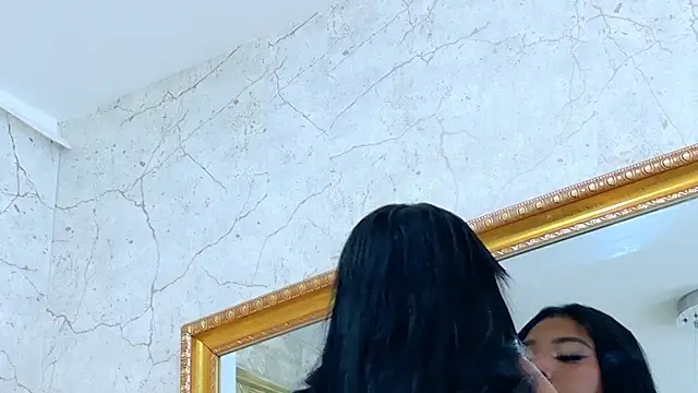Snapshot of VanessaGlenn chatting on June 13, 2026, 12:14 pm VanessaGlenn online show from June 13, 2026, 12:14 pm