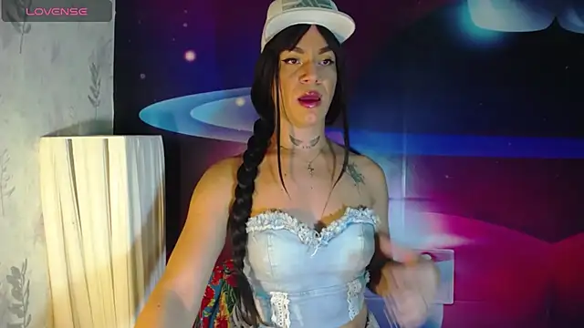 Snapshot of KamilaParrisx chatting on December 3, 2025, 3:18 am KamilaParrisx online show from December 3, 2025, 3:18 am