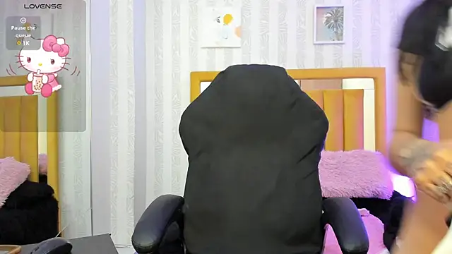 pettit courtny online show from September 23, 2025, 11:12 pm