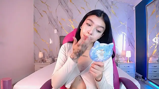 pettit courtny online show from March 5, 2025, 7:49 pm