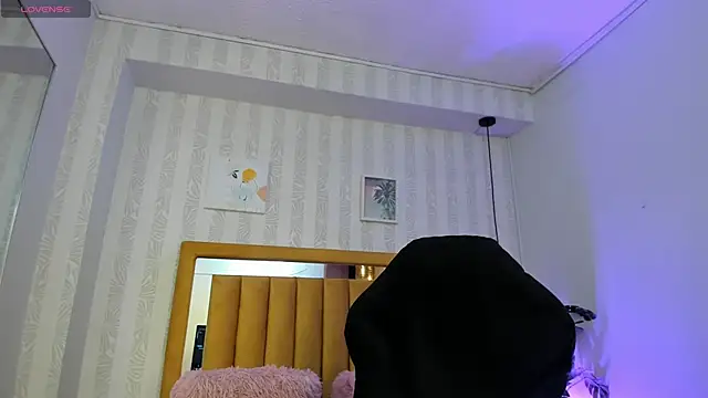 pettit courtny online show from September 24, 2025, 8:37 pm