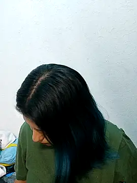 azulzulix online show from December 4, 2025, 2:43 am