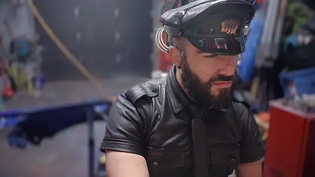 leatherpupmtl online show from October 24, 2025, 8:35 am