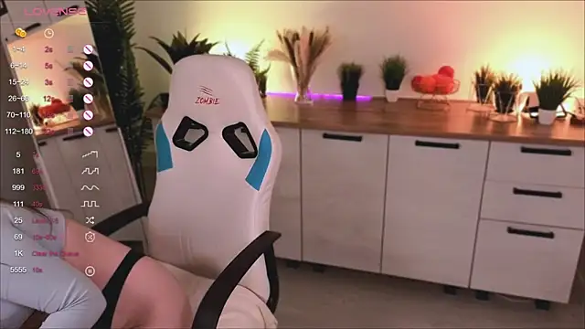 Snapshot of Ooops_Boobss chatting on September 10, 2025, 8:02 am Ooops Boobss online show from September 10, 2025, 8:02 am