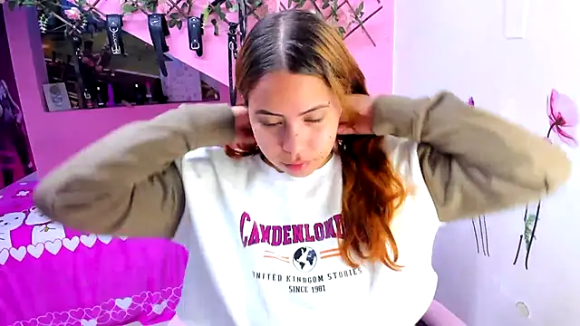 Snapshot of marcellaa303av chatting on November 17, 2025, 2:59 am marcellaa303av online show from November 17, 2025, 2:59 am