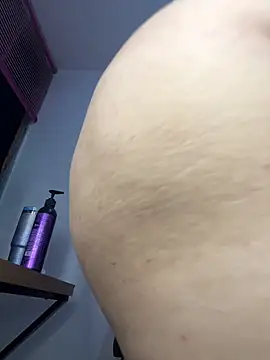 CinnamonCookiez online show from October 7, 2025, 3:40 am