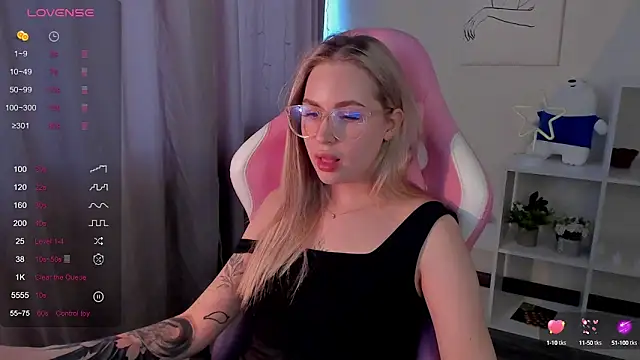 Carol  Cox online show from March 13, 2025, 2:38 am