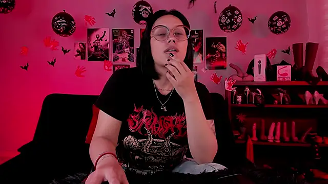 lilith-deveraux online show from November 18, 2025, 2:42 pm