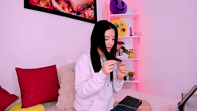 Manuelaa mejiia online show from March 3, 2025, 9:05 pm