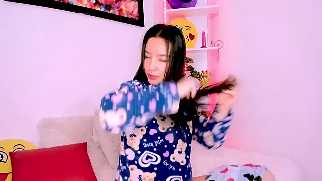 Manuelaa mejiia online show from March 7, 2025, 8:11 pm